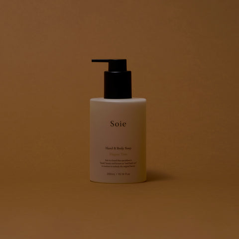Soie（ソワ）Moist Fragrance Hand & Body Soap ELEGANT TIME ― 洗うたびに潤う手の美容ソープ（ハンドソープ）300mL。手の美容ブランド Soie の商品写真（1枚目） | Soie (Sowa) Moist Fragrance Hand & Body Soap ELEGANT TIME: a beauty soap for the hands that moisturises with every wash (hand soap), 300 mL. Product photo from the hand beauty brand Soie