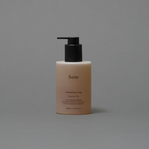 Soie（ソワ）Moist Fragrance Hand & Body Soap SUPREME TEA ― 洗うたびに潤う手の美容ソープ（ハンドソープ）300mL。手の美容ブランド Soie の商品写真（1枚目） | Soie (Sowa) Moist Fragrance Hand & Body Soap SUPREME TEA: a beauty soap for the hands that moisturises with every wash (hand soap), 300 mL. Product photo from the hand beauty brand Soie